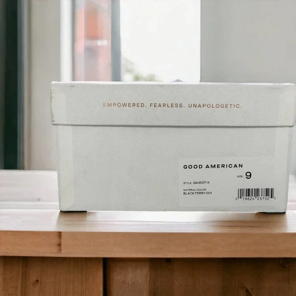 Good American Terry Kickstand Slides in a Size 9 Black New In Box - Picture 4 of 11